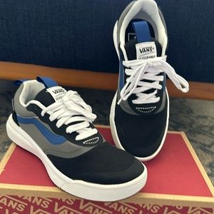 Vans Ultrarange Rapidweld (men’s 6.0, women’s 7.5). Never worn. Black/Pewter